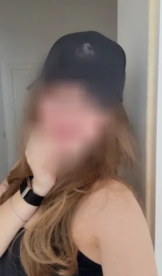 Andrea, 23