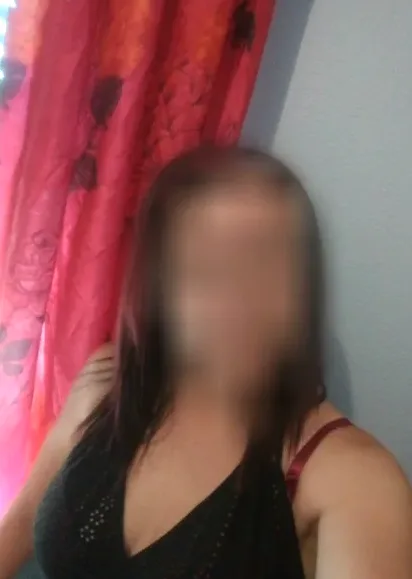 Caroline, 39