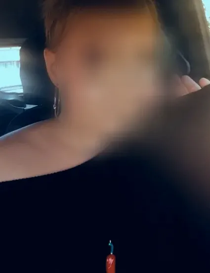 Ellie, 37