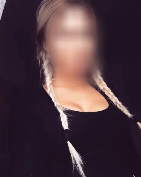 Julie, 26