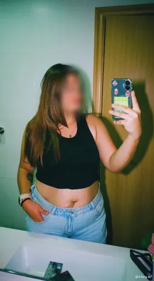 Julie, 28