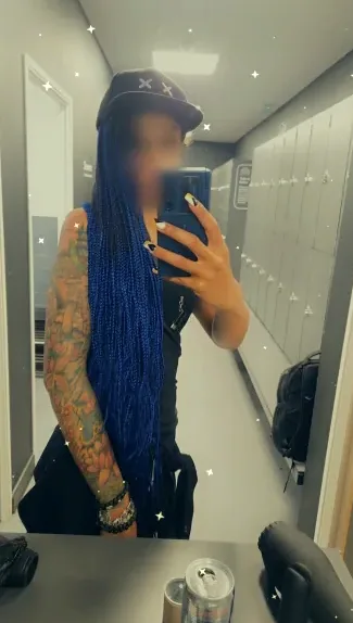 Laura, 34
